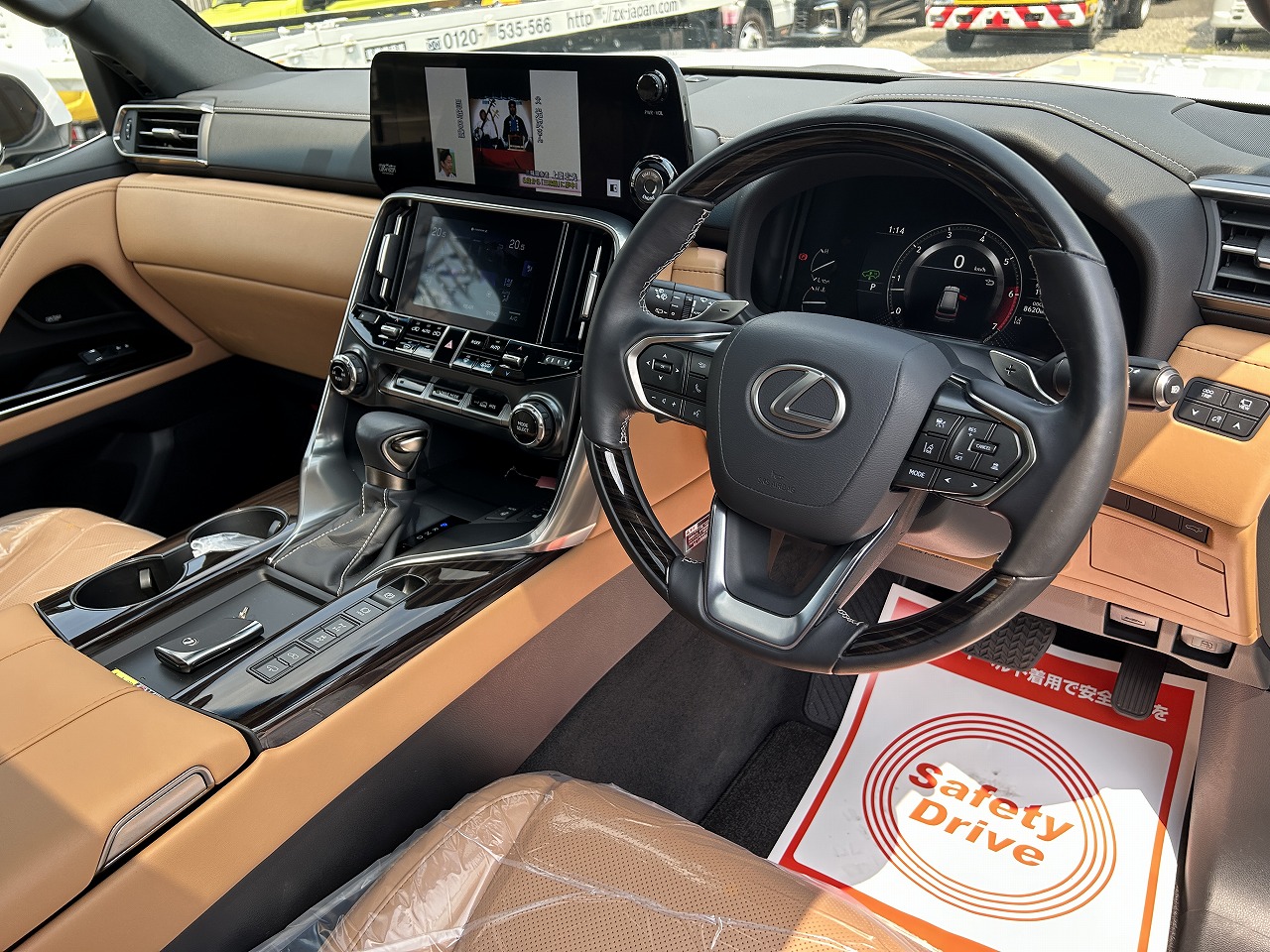LEXUS LX 600