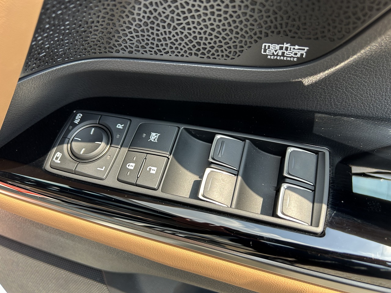 LEXUS LX 600