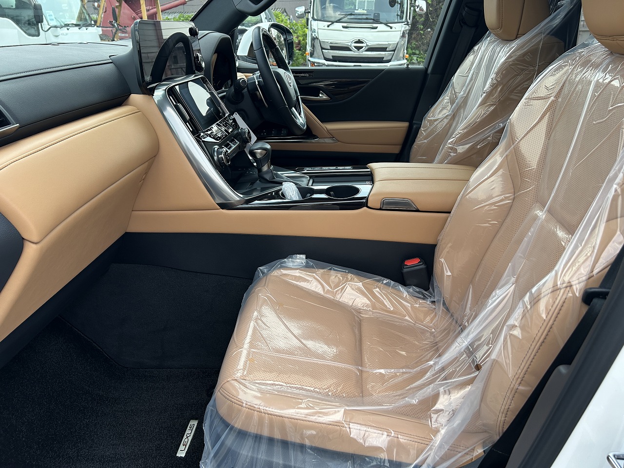LEXUS LX 600