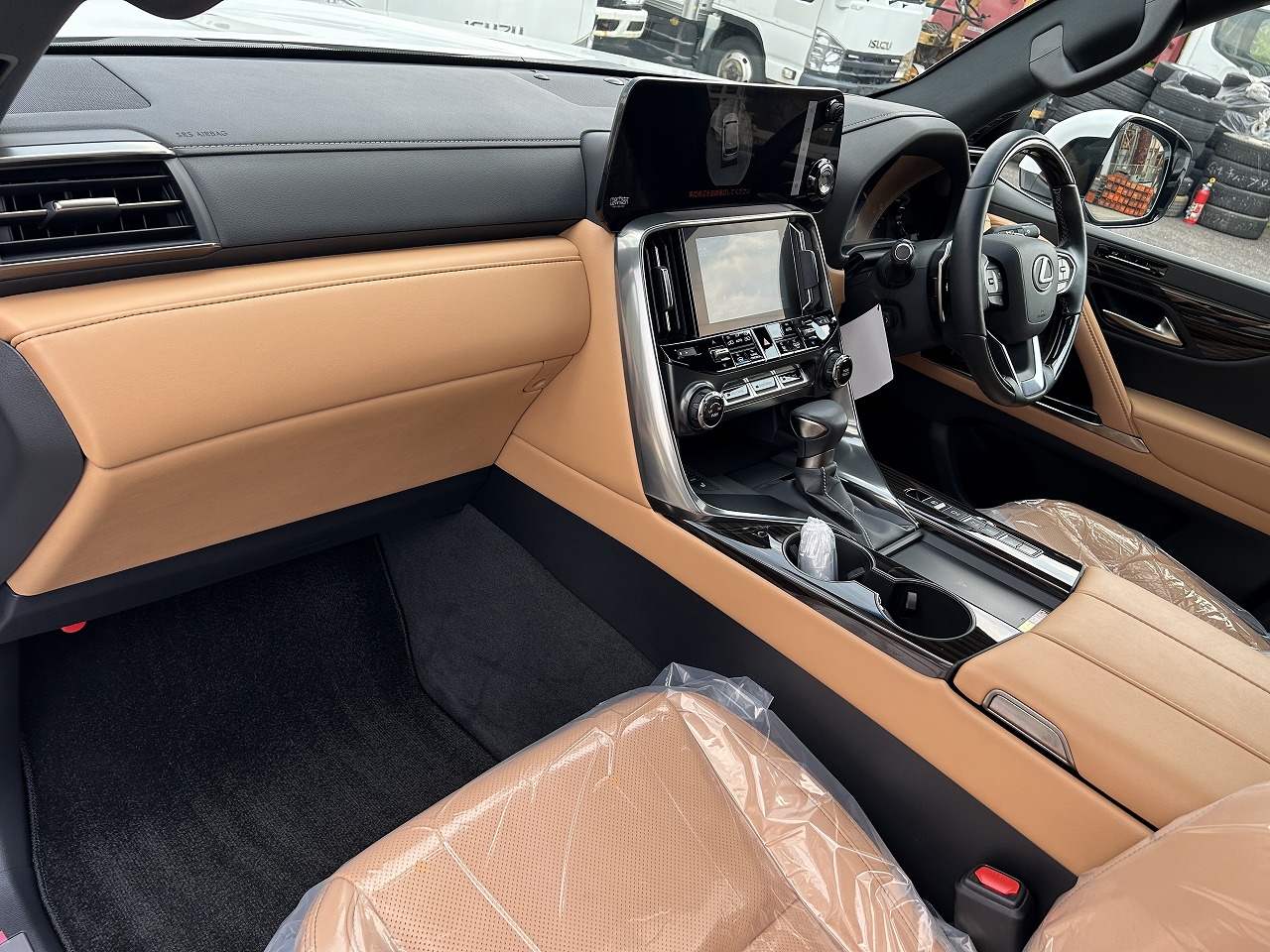 LEXUS LX 600