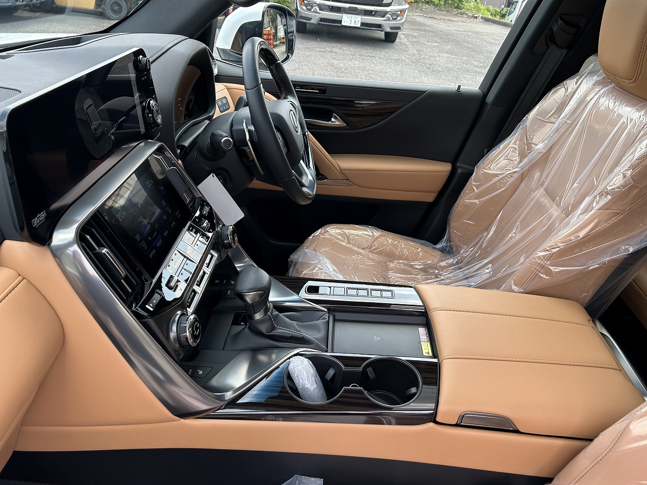 LEXUS LX 600
