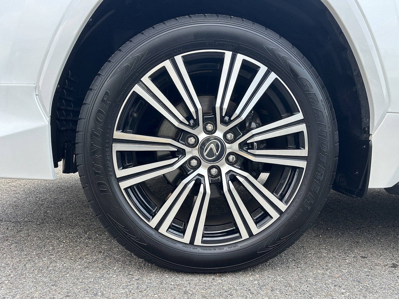LEXUS LX 600
