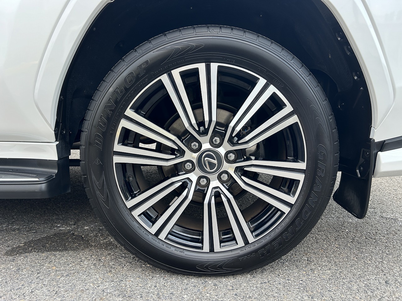 LEXUS LX 600