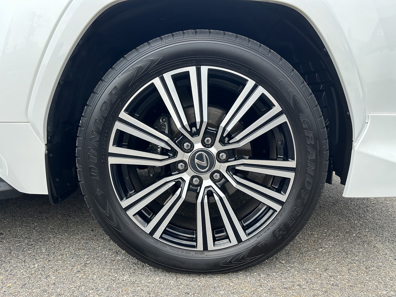 LEXUS LX 600