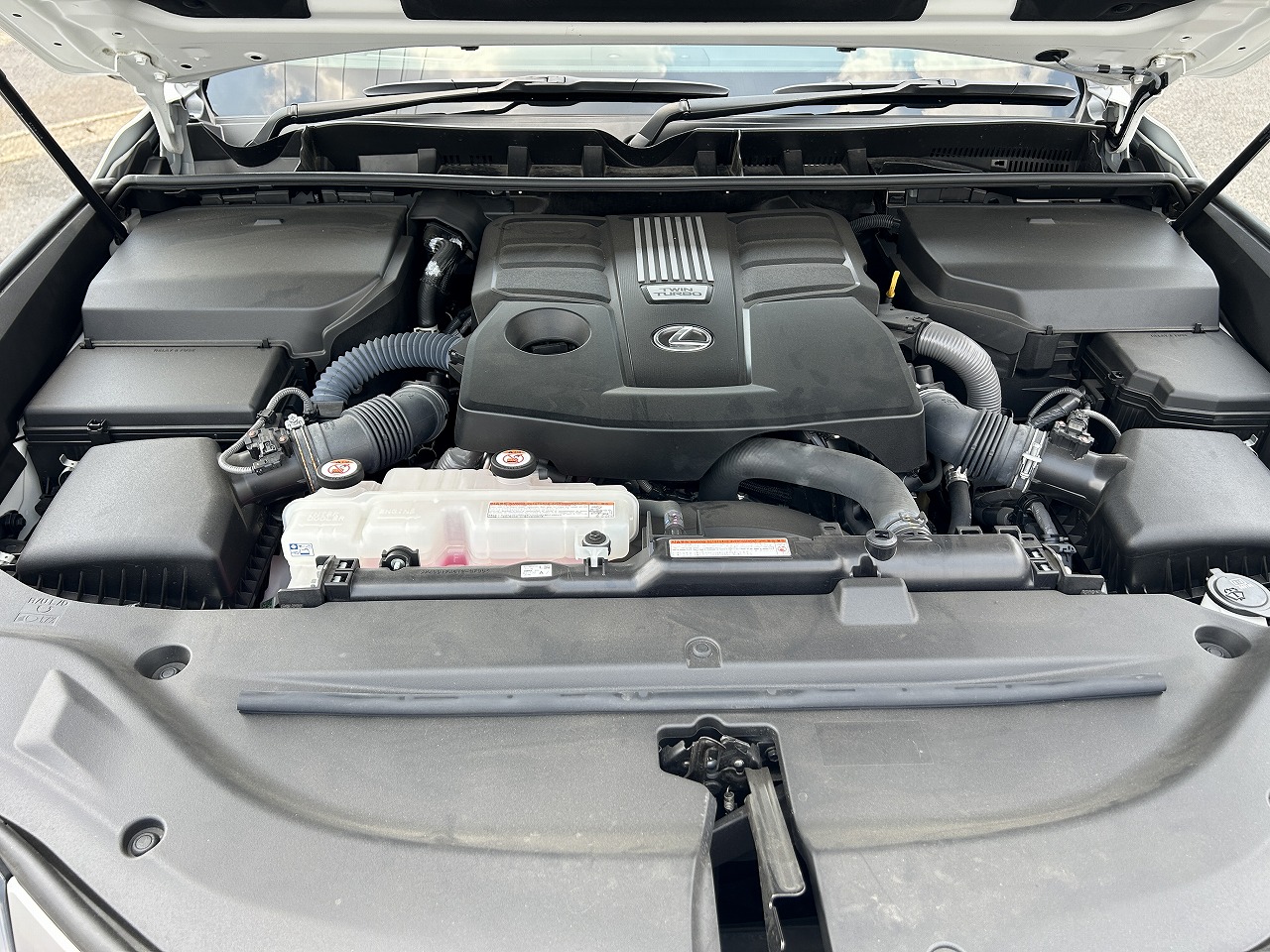 LEXUS LX 600