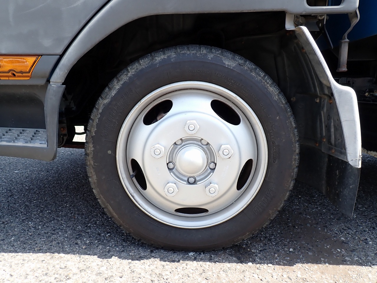 MITSUBISHI Canter