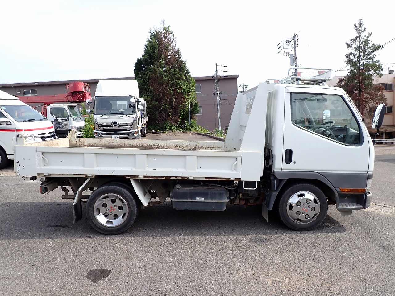 MITSUBISHI Canter