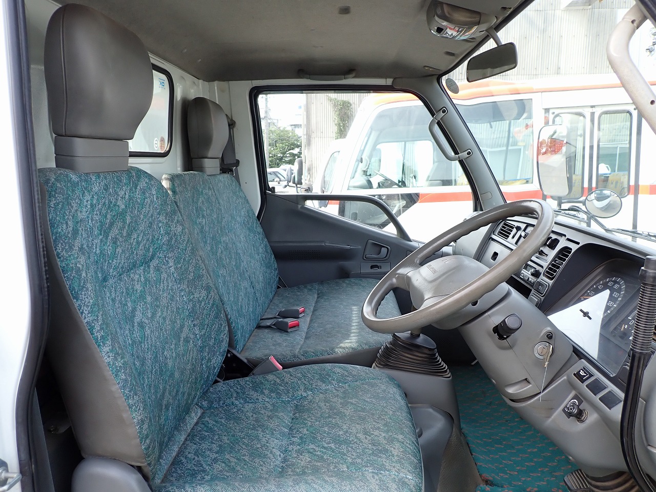 MITSUBISHI Canter