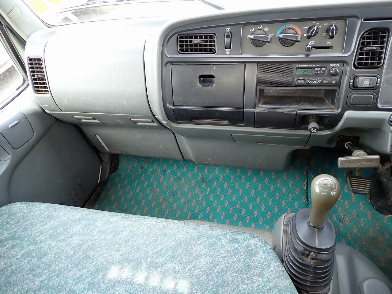 MITSUBISHI Canter
