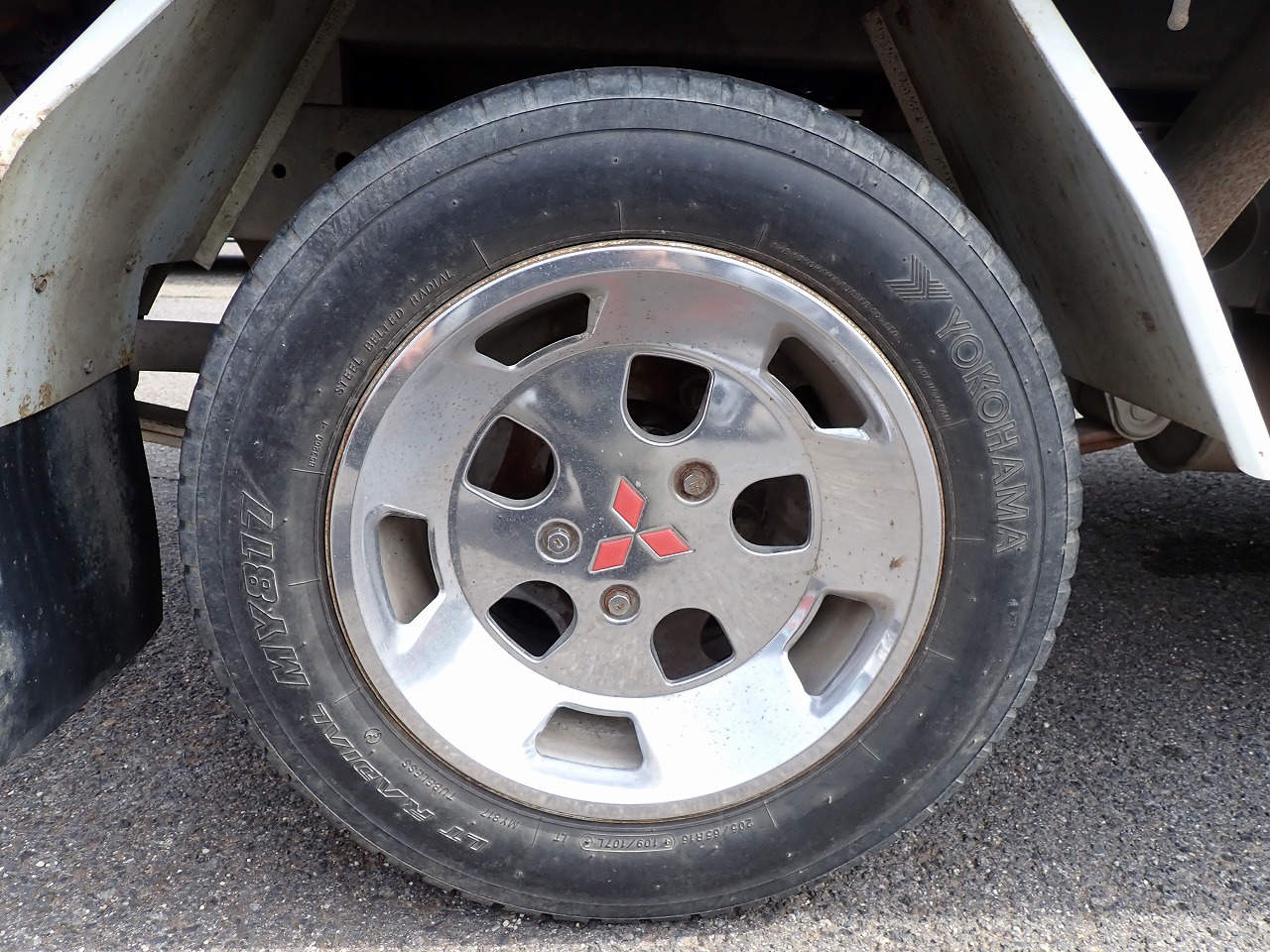 MITSUBISHI Canter