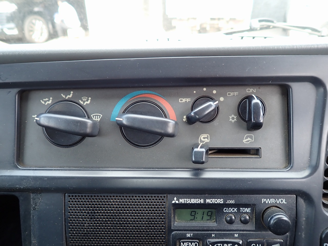 MITSUBISHI Canter