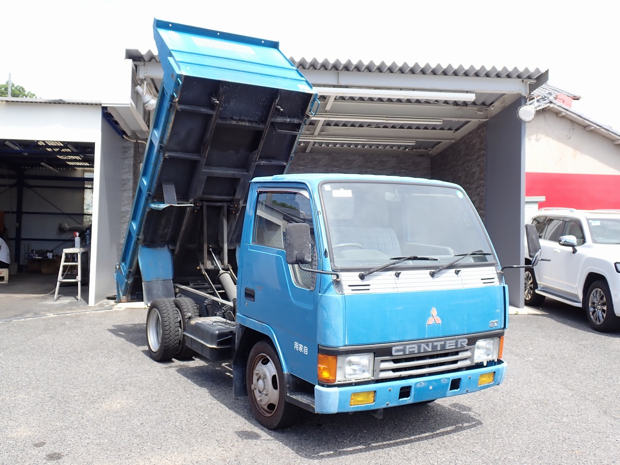 MITSUBISHI Canter