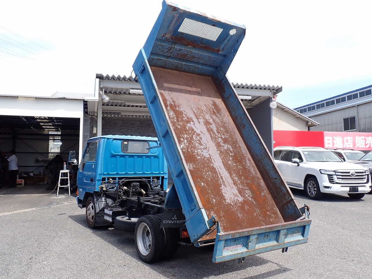 MITSUBISHI Canter
