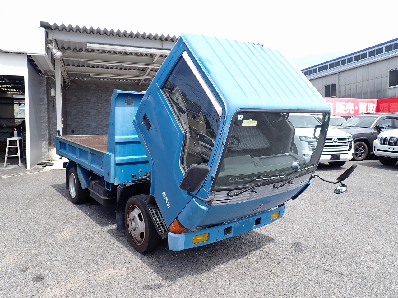 MITSUBISHI Canter