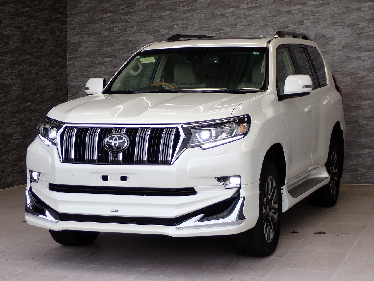 TOYOTA Land Cruiser Prado