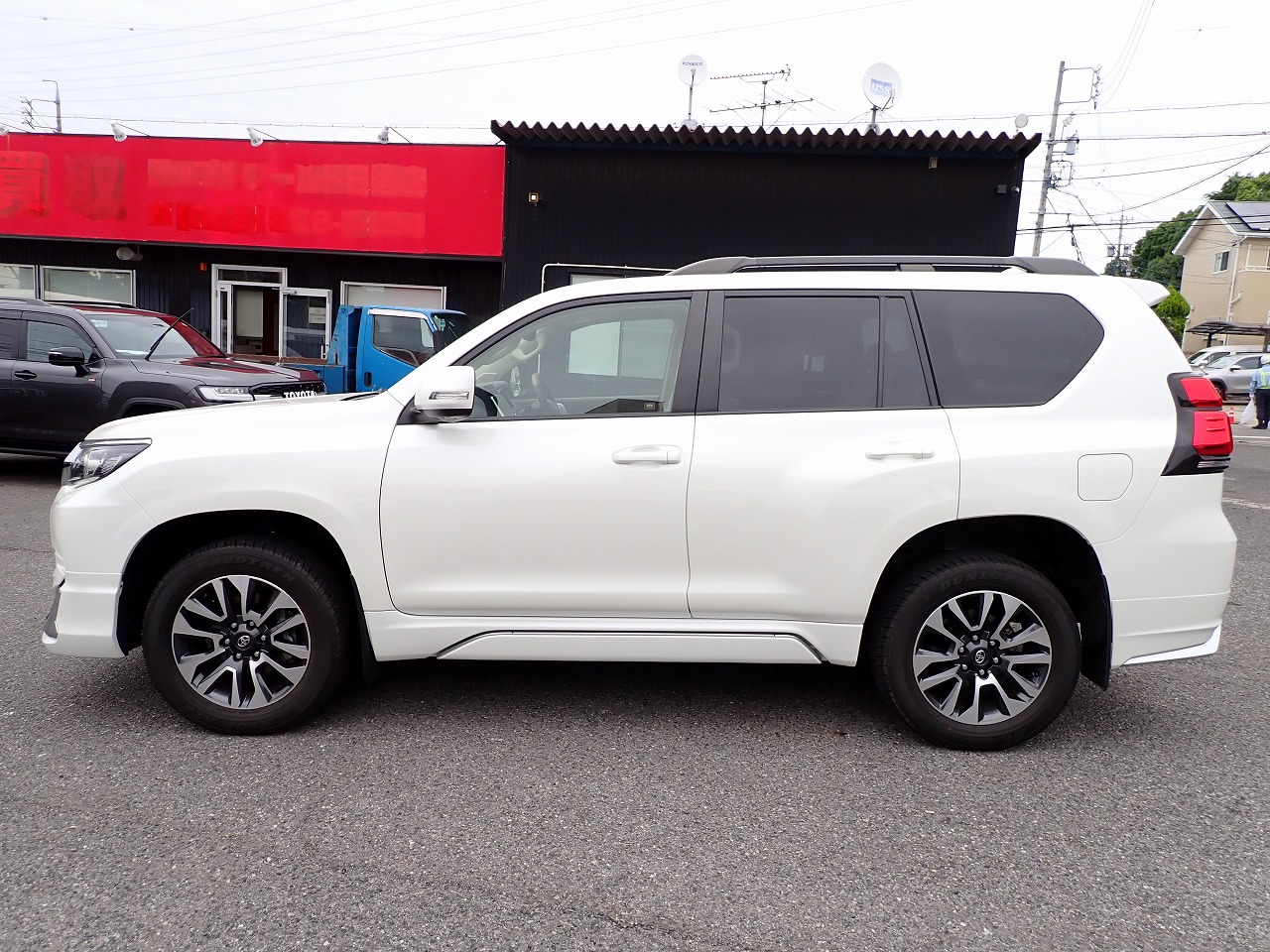 TOYOTA Land Cruiser Prado