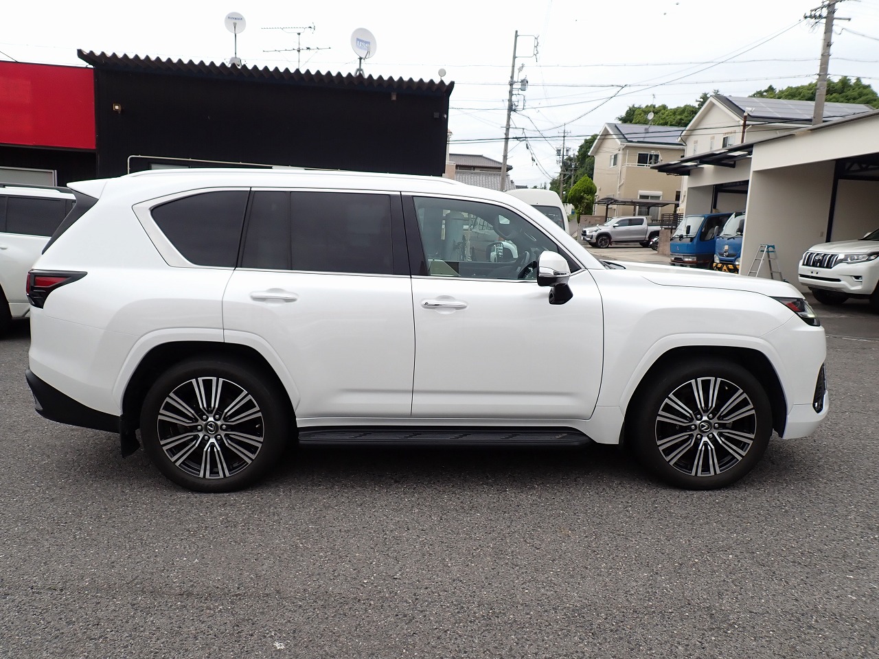 LEXUS LX