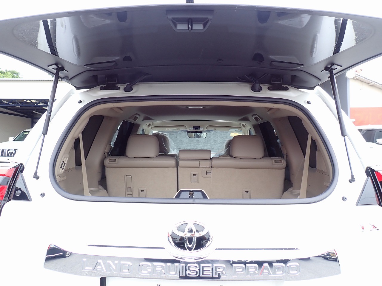 TOYOTA Land Cruiser Prado