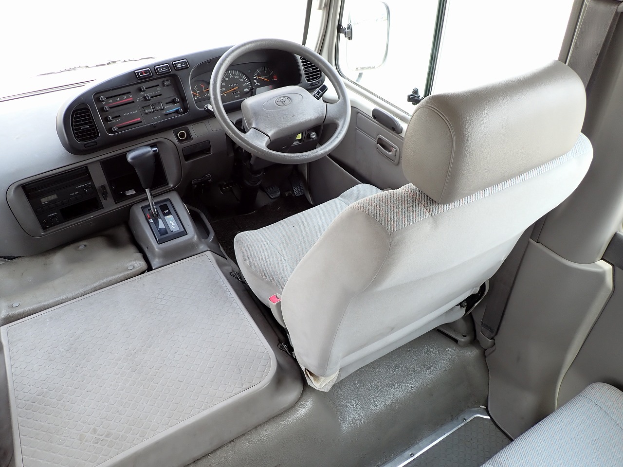 TOYOTA Coaster