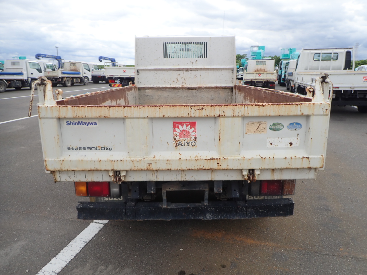ISUZU Elf Truck
