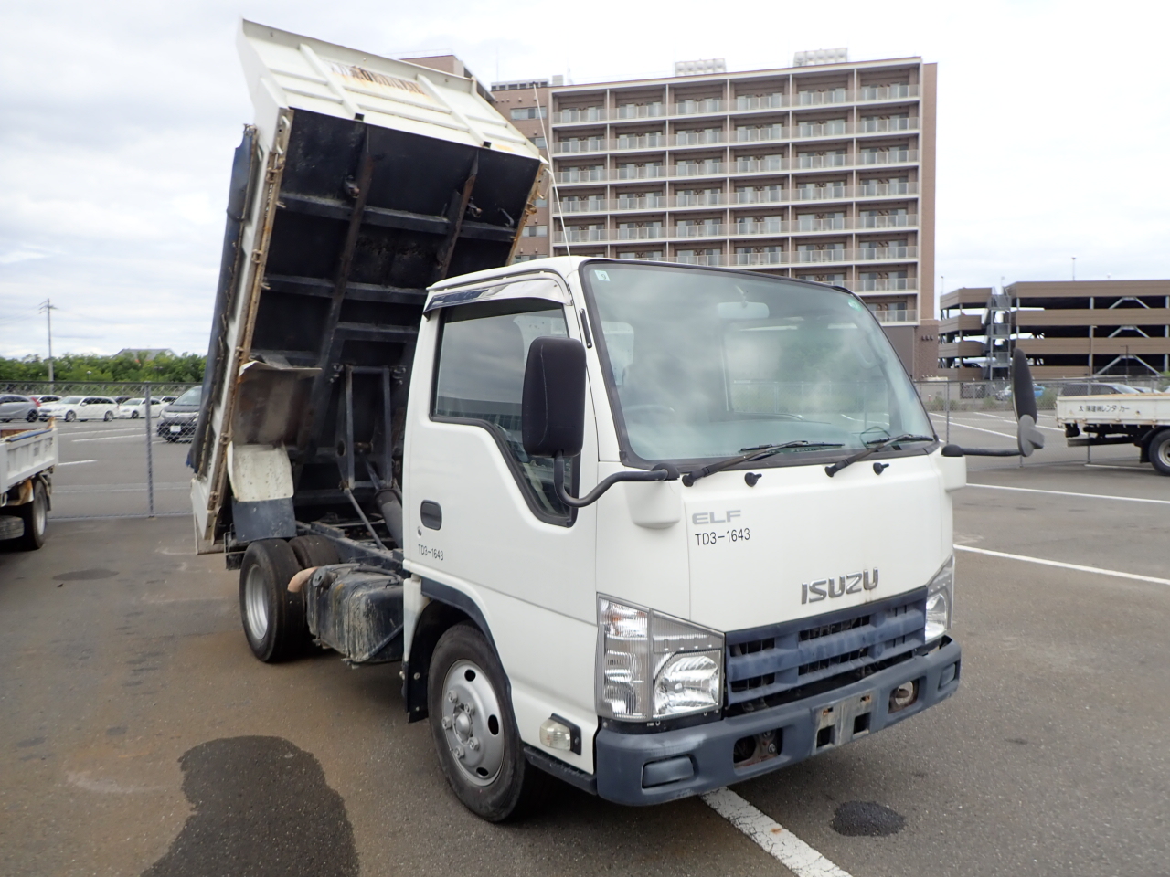 ISUZU Elf Truck