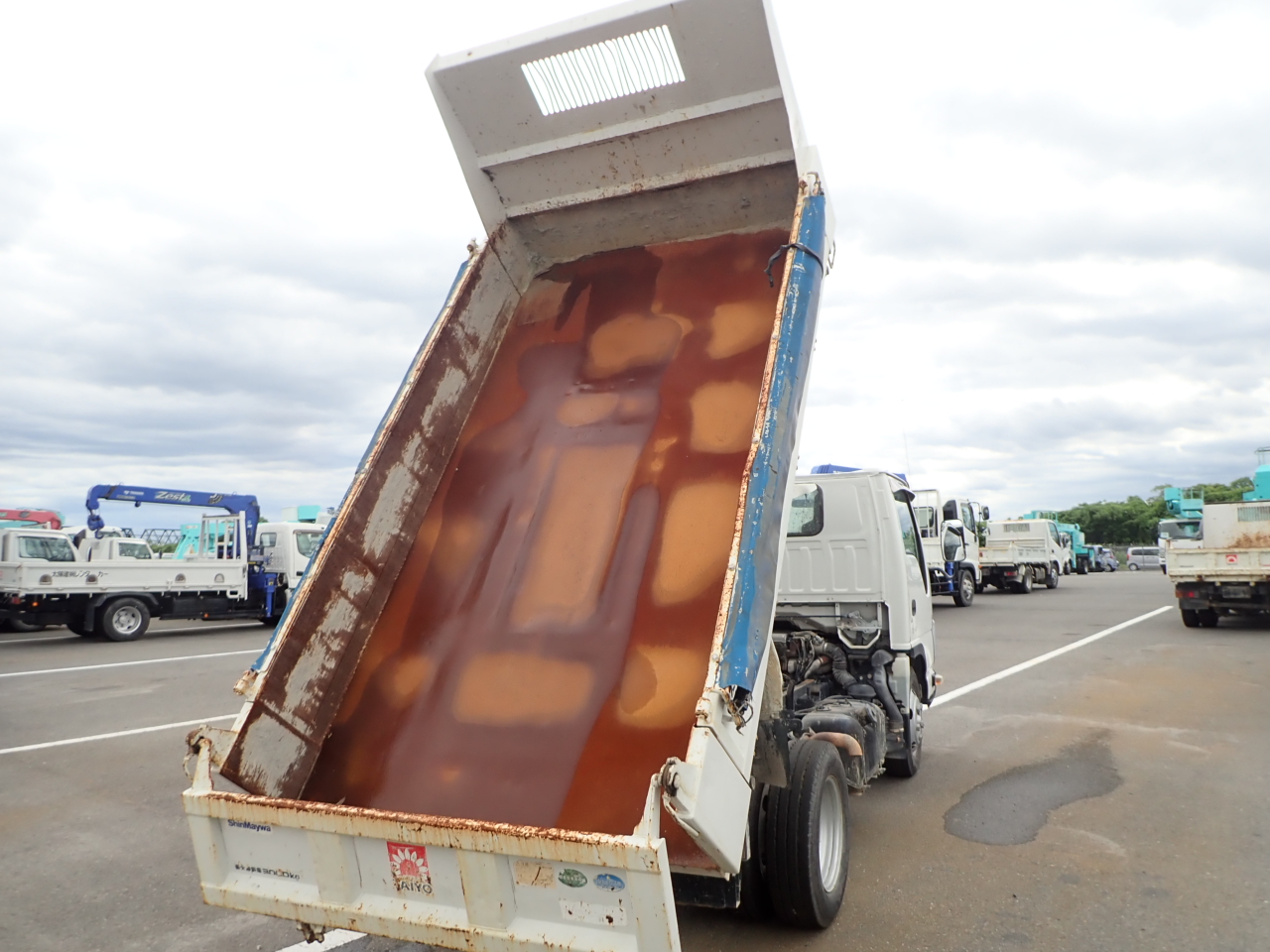ISUZU Elf Truck