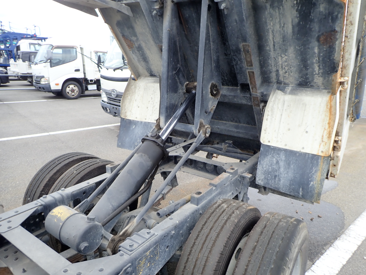 ISUZU Elf Truck