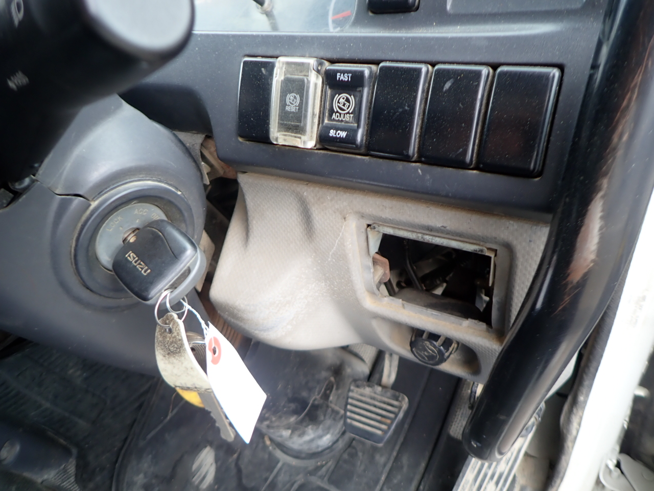 ISUZU Elf Truck