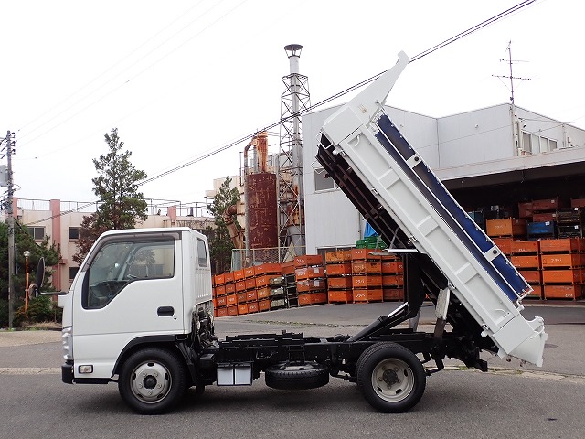 ISUZU Elf Truck