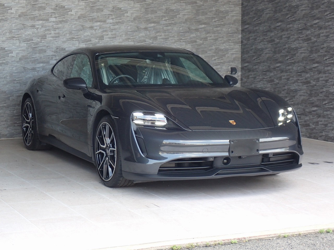 PORSCHE Taycan