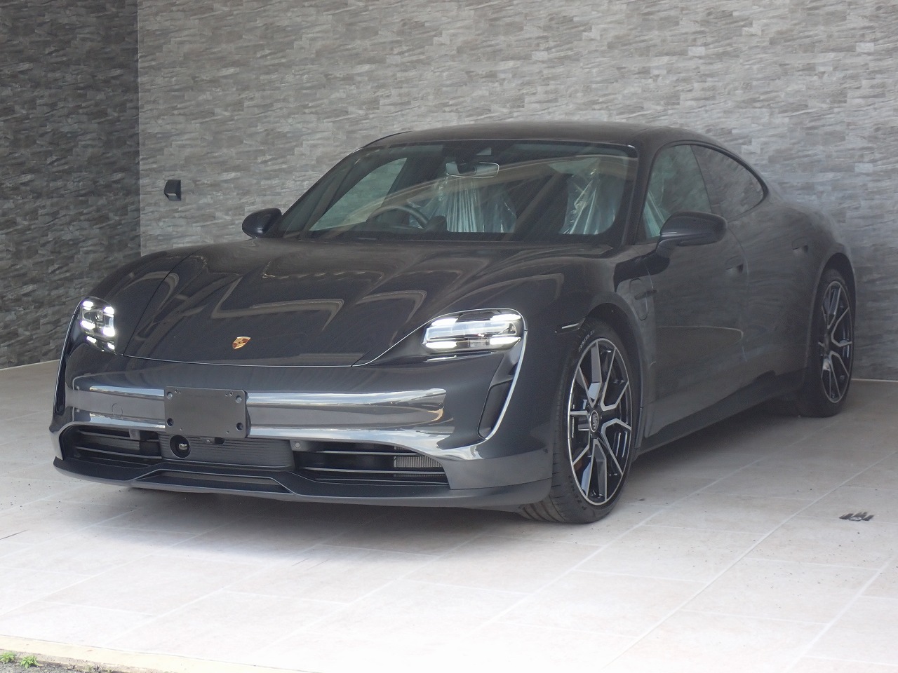 PORSCHE Taycan