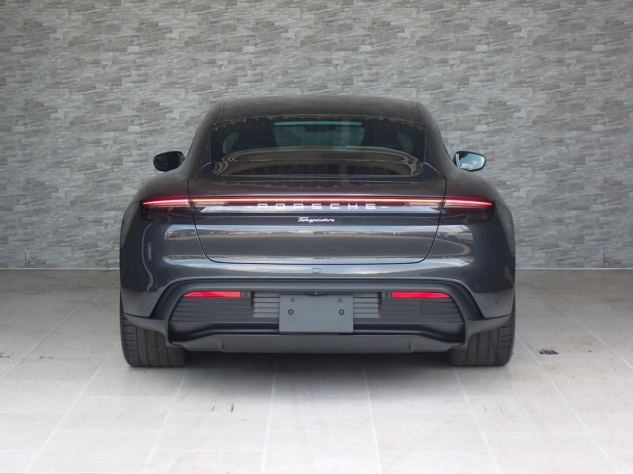 PORSCHE Taycan