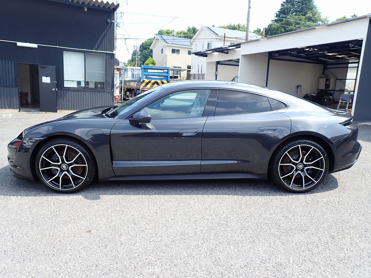 PORSCHE Taycan