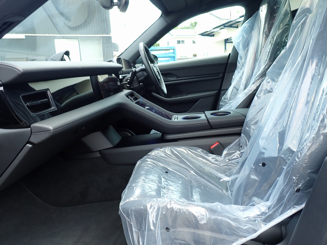 PORSCHE Taycan