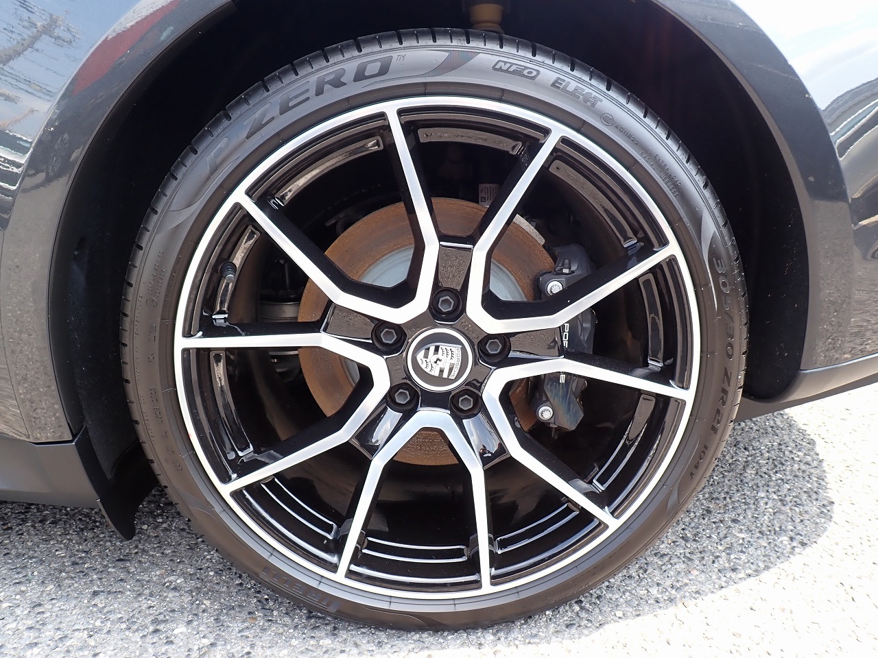 PORSCHE Taycan