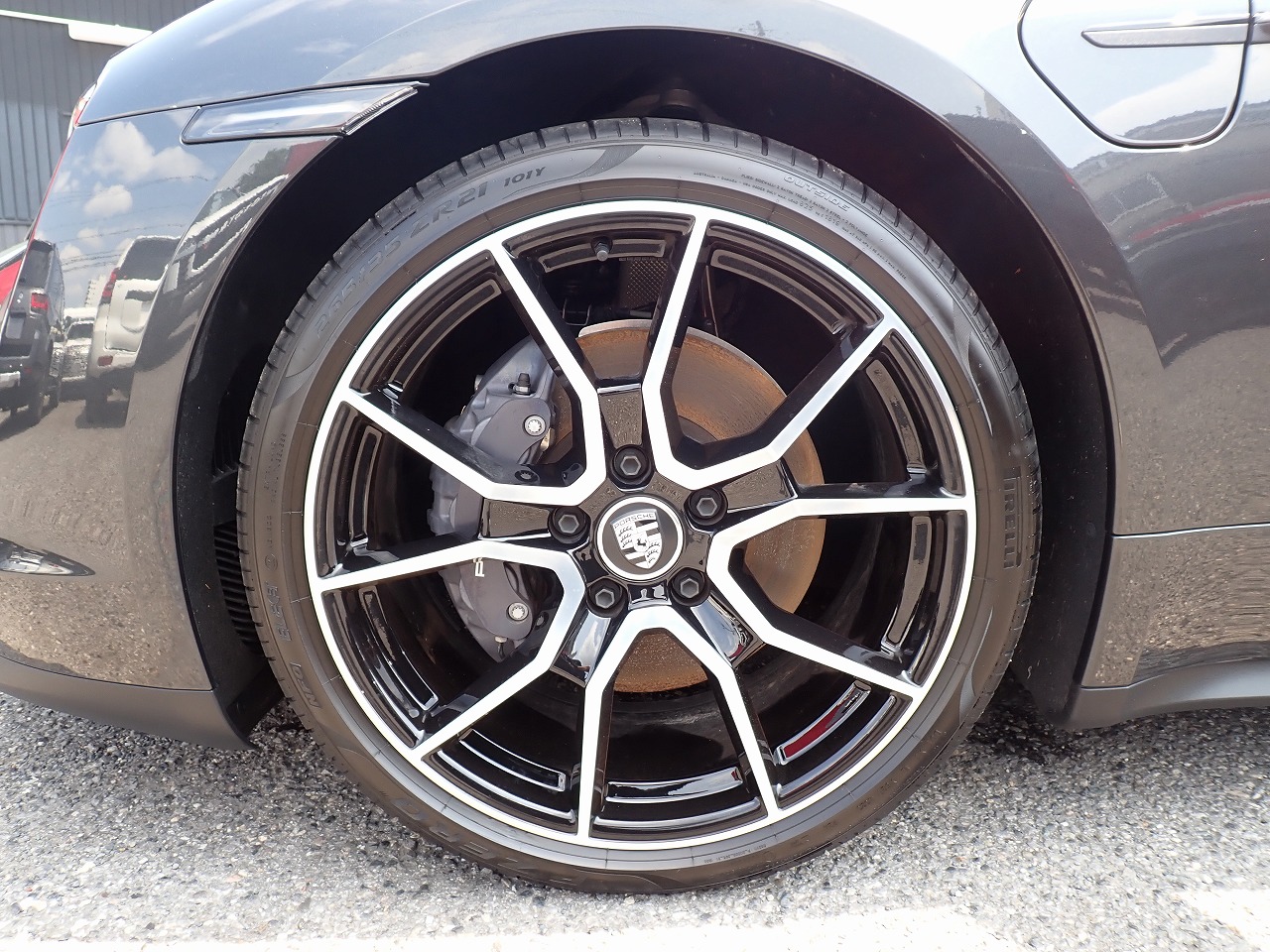 PORSCHE Taycan