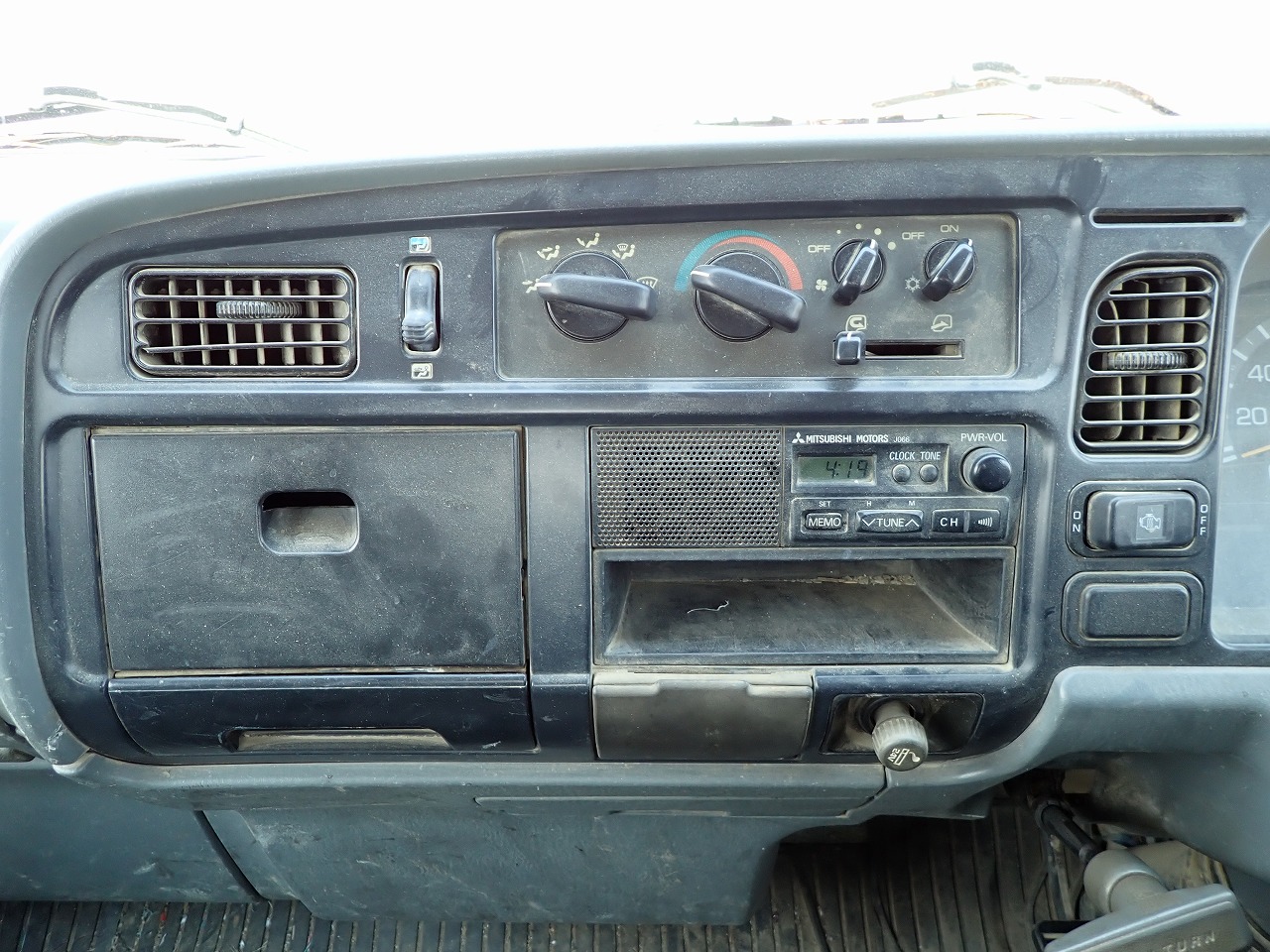 MITSUBISHI Canter