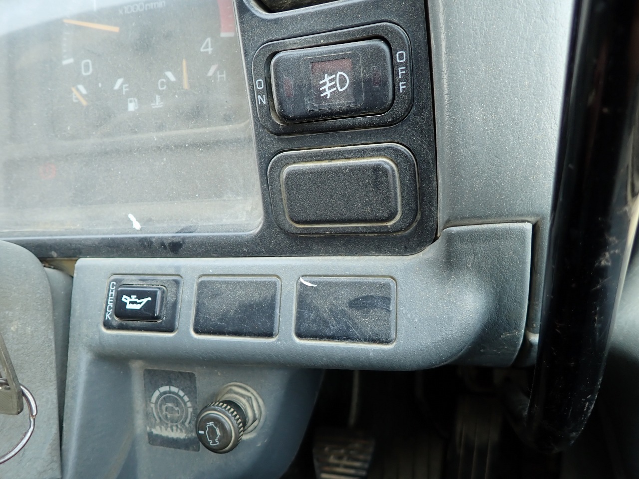 MITSUBISHI Canter