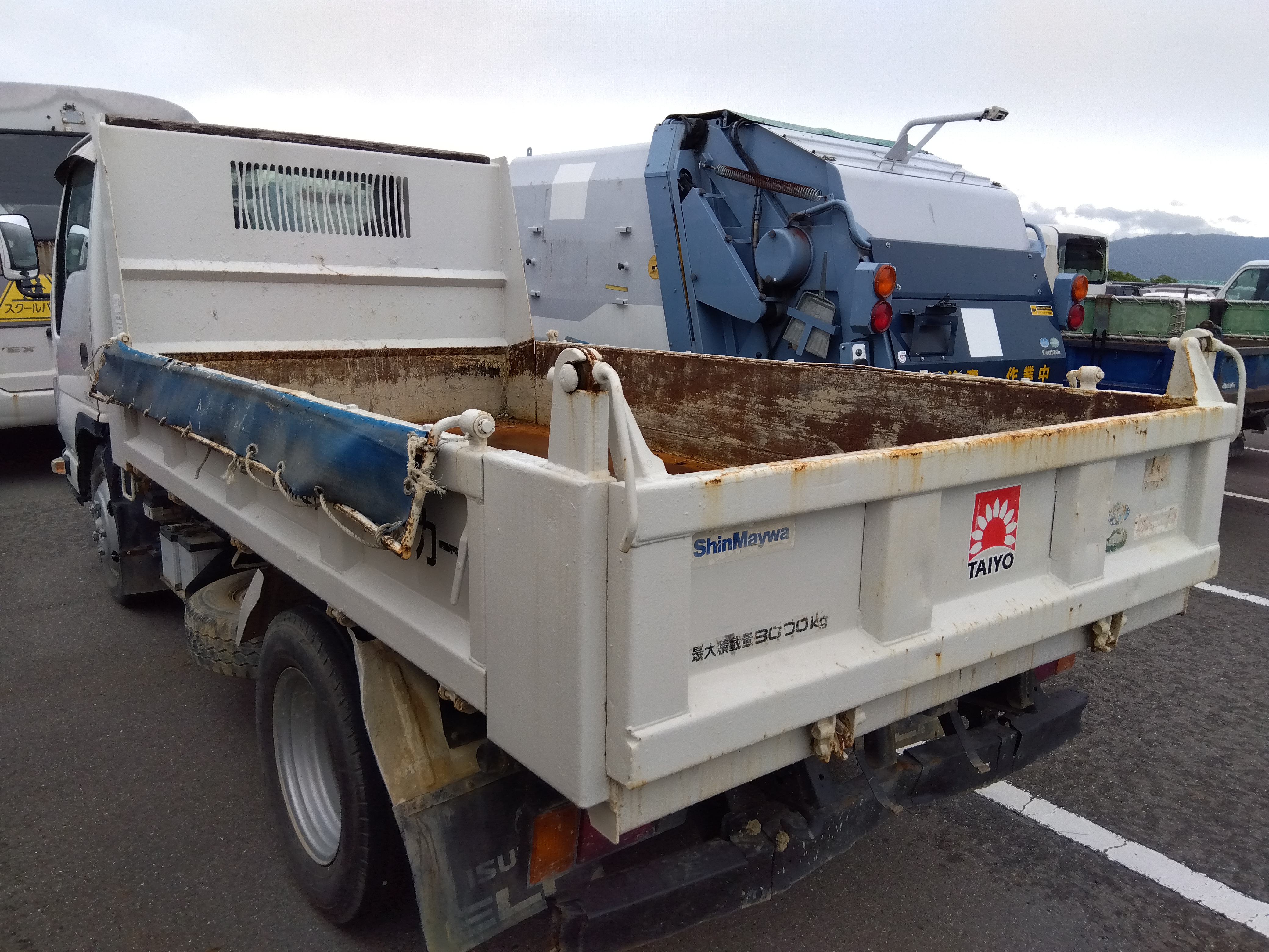 ISUZU Elf Truck