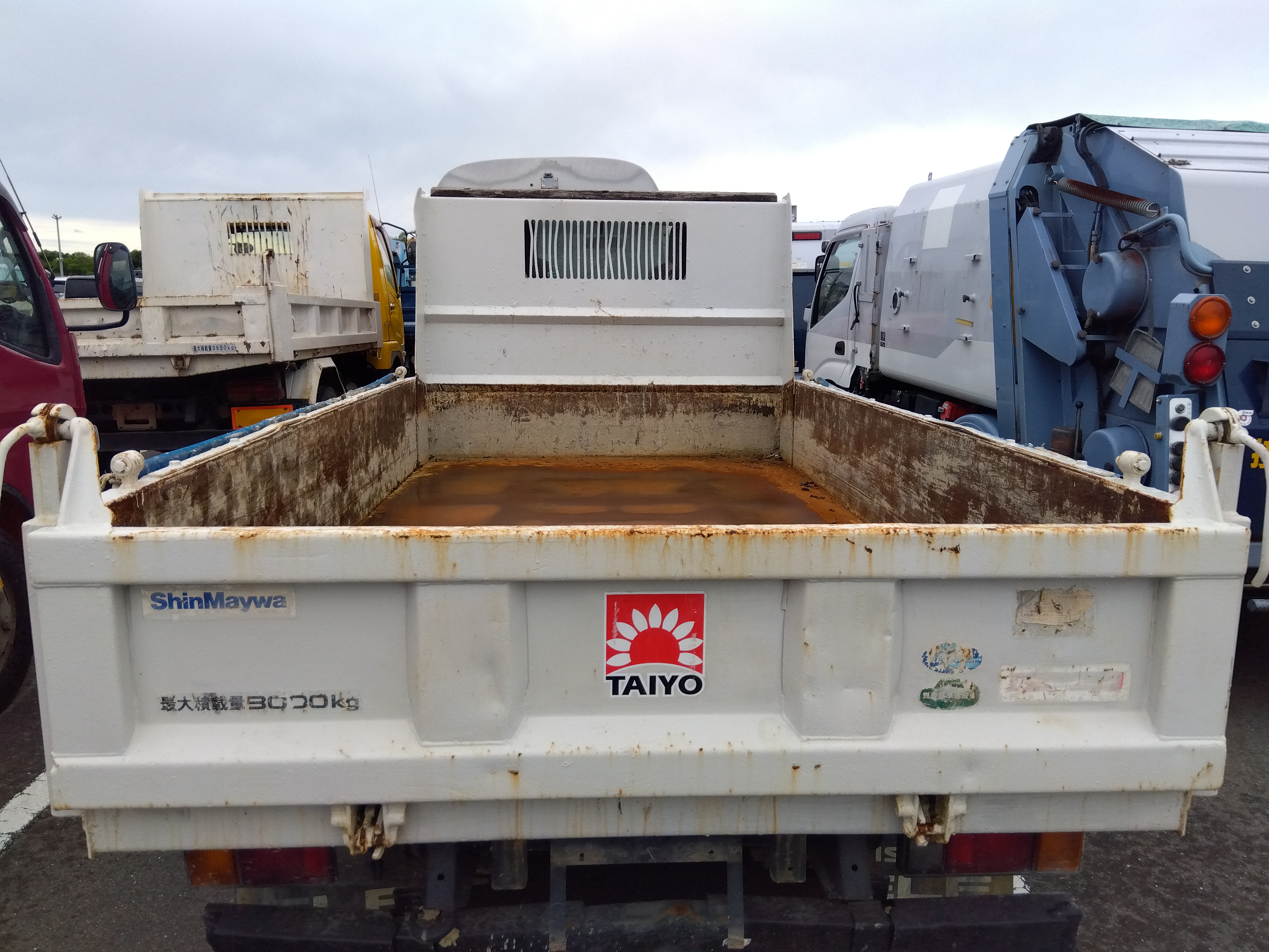 ISUZU Elf Truck