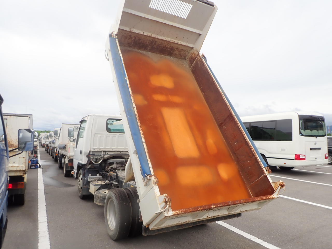 ISUZU Elf Truck