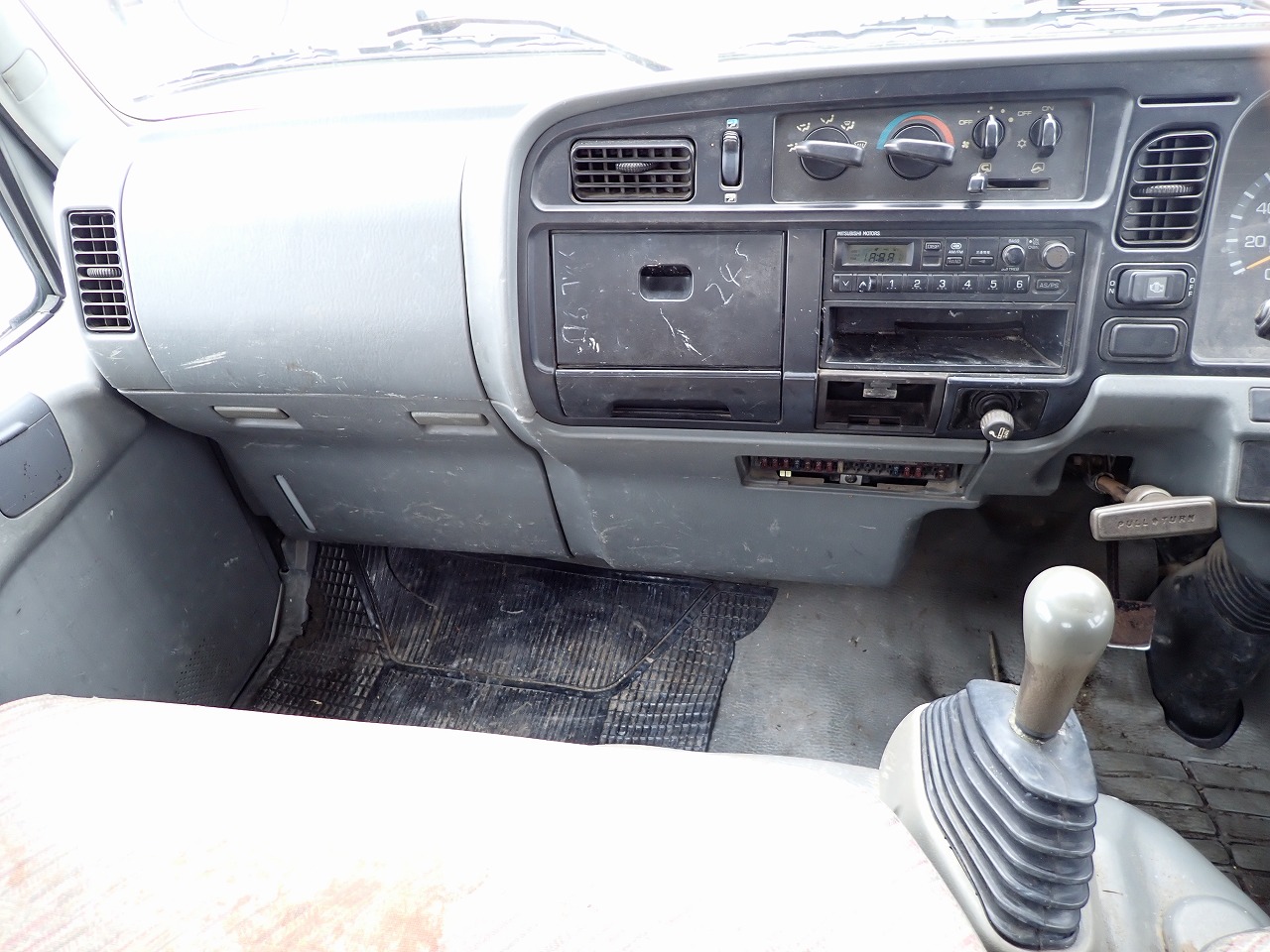 MITSUBISHI Canter