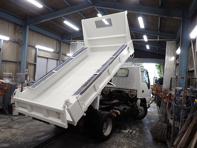 ISUZU Elf Truck