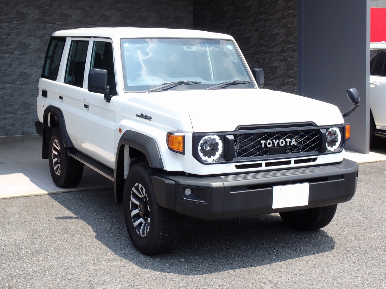 TOYOTA Land Cruiser 70