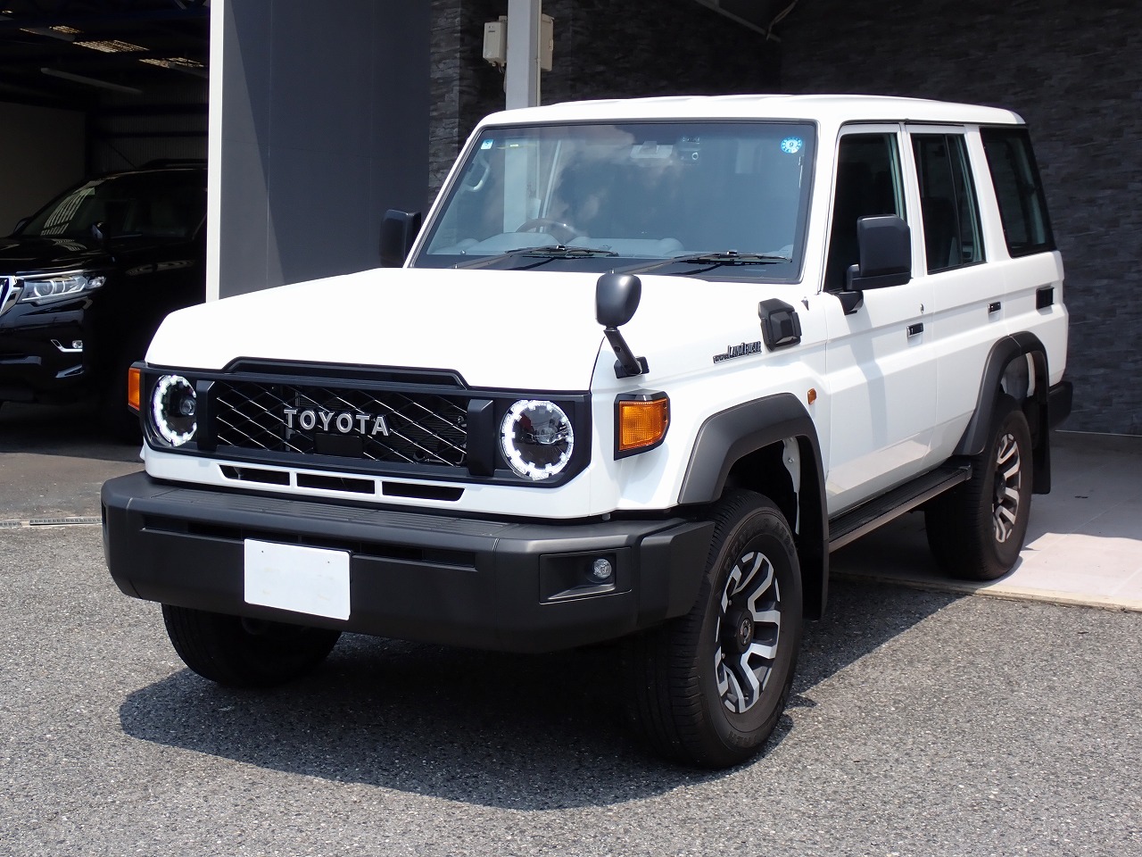 TOYOTA Land Cruiser 70