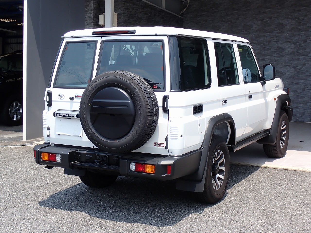 TOYOTA Land Cruiser 70