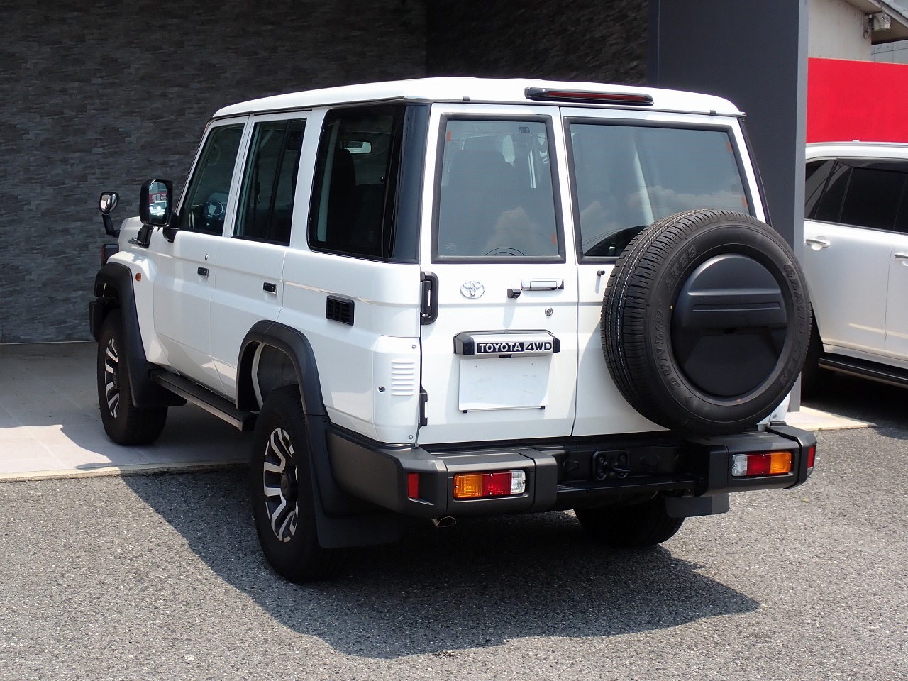 TOYOTA Land Cruiser 70