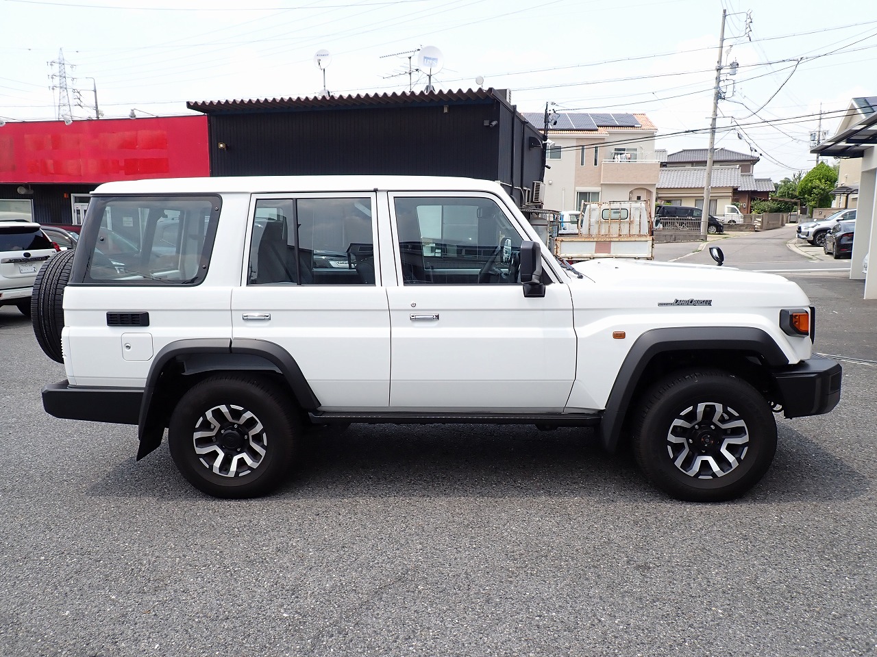 TOYOTA Land Cruiser 70