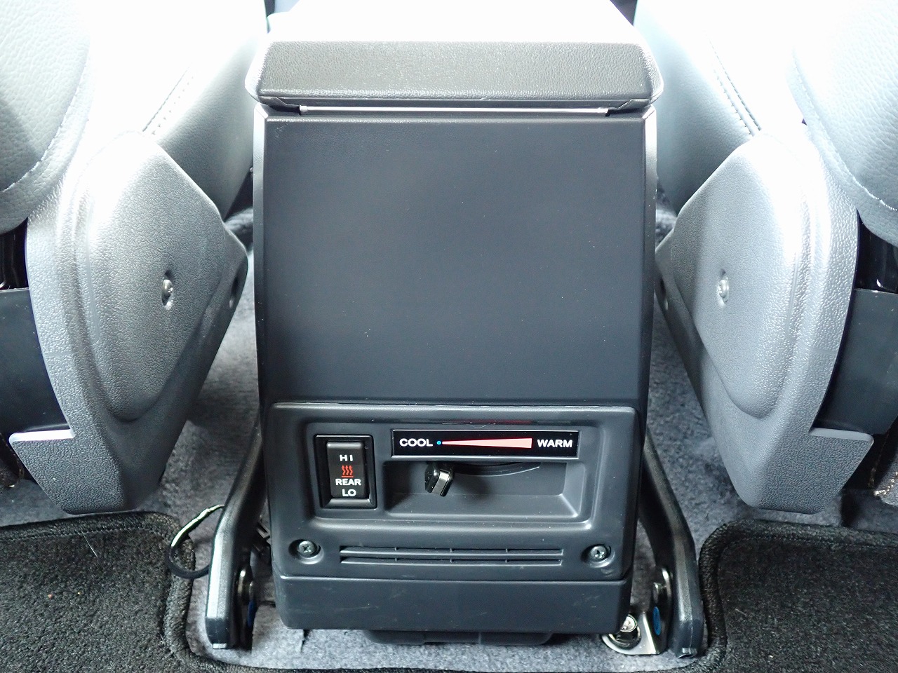 TOYOTA Land Cruiser 70