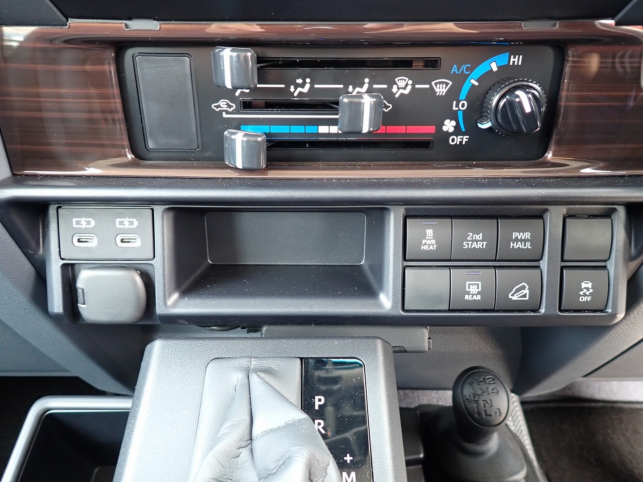 TOYOTA Land Cruiser 70
